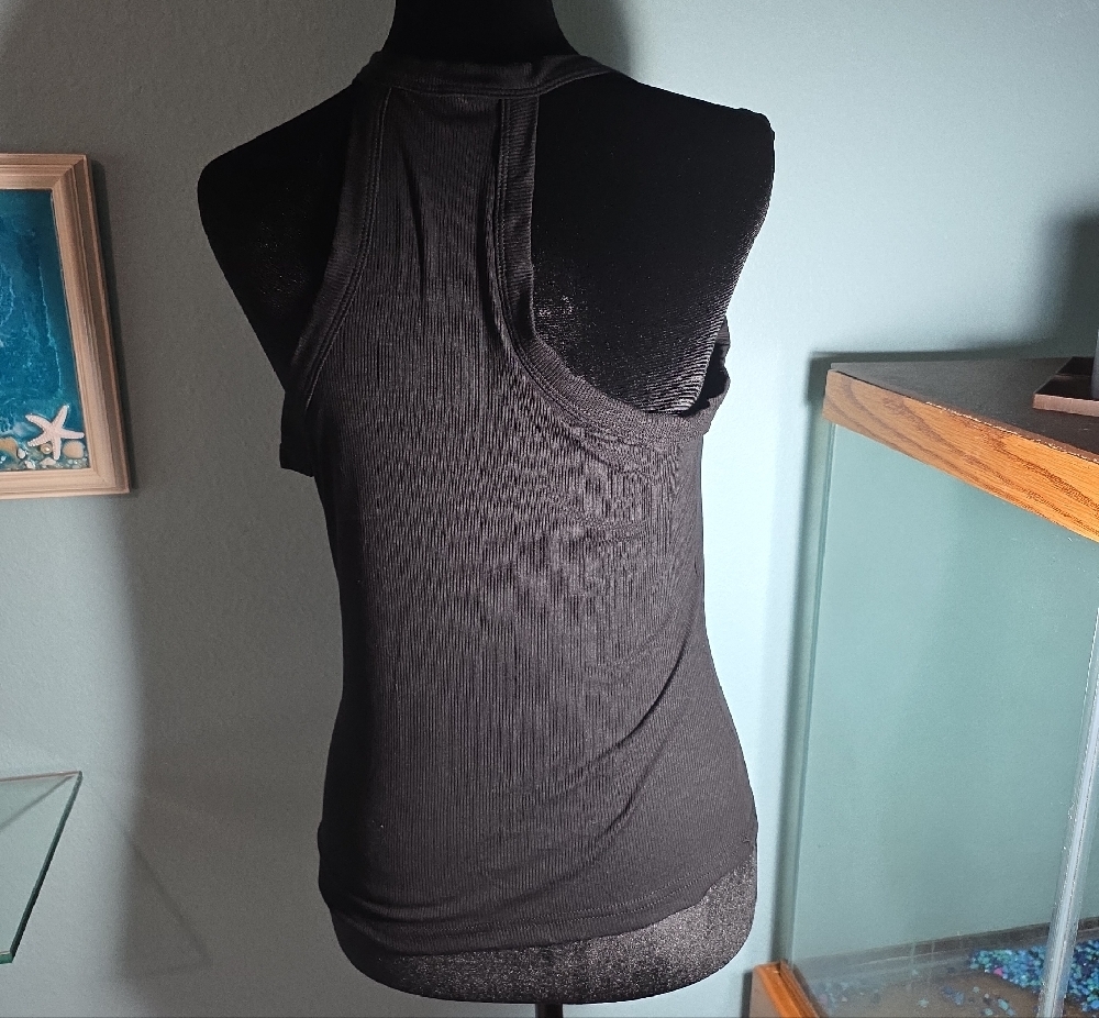 Black Ribbed V-Neck Tank Top - Picture 2 of 4
